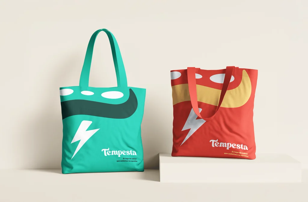 Aplicación de la identidad visual de Pizza Tempesta en bolsas de marca.