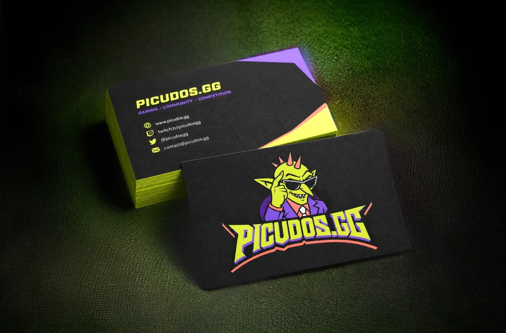 Diseño de tarjetas de presentación Picudos.gg con logotipo, mascota e identidad gráfica.