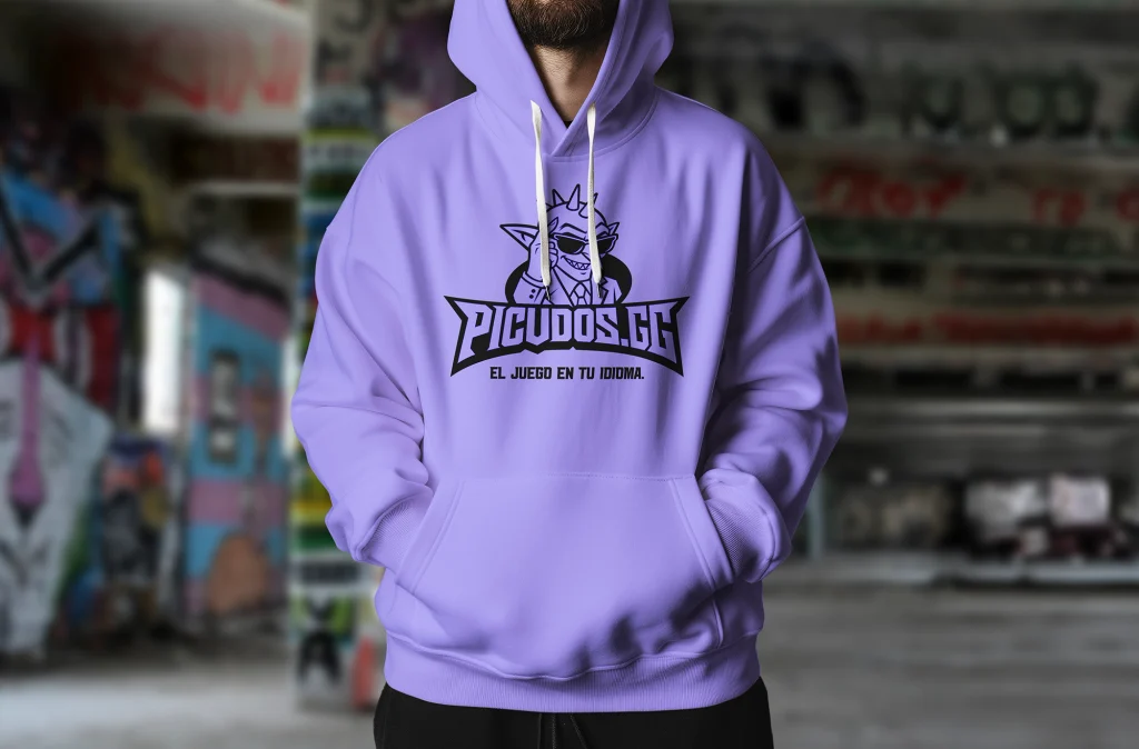 Diseño de sudadera lavanda con identidad gráfica y mascota de Picudos.gg.